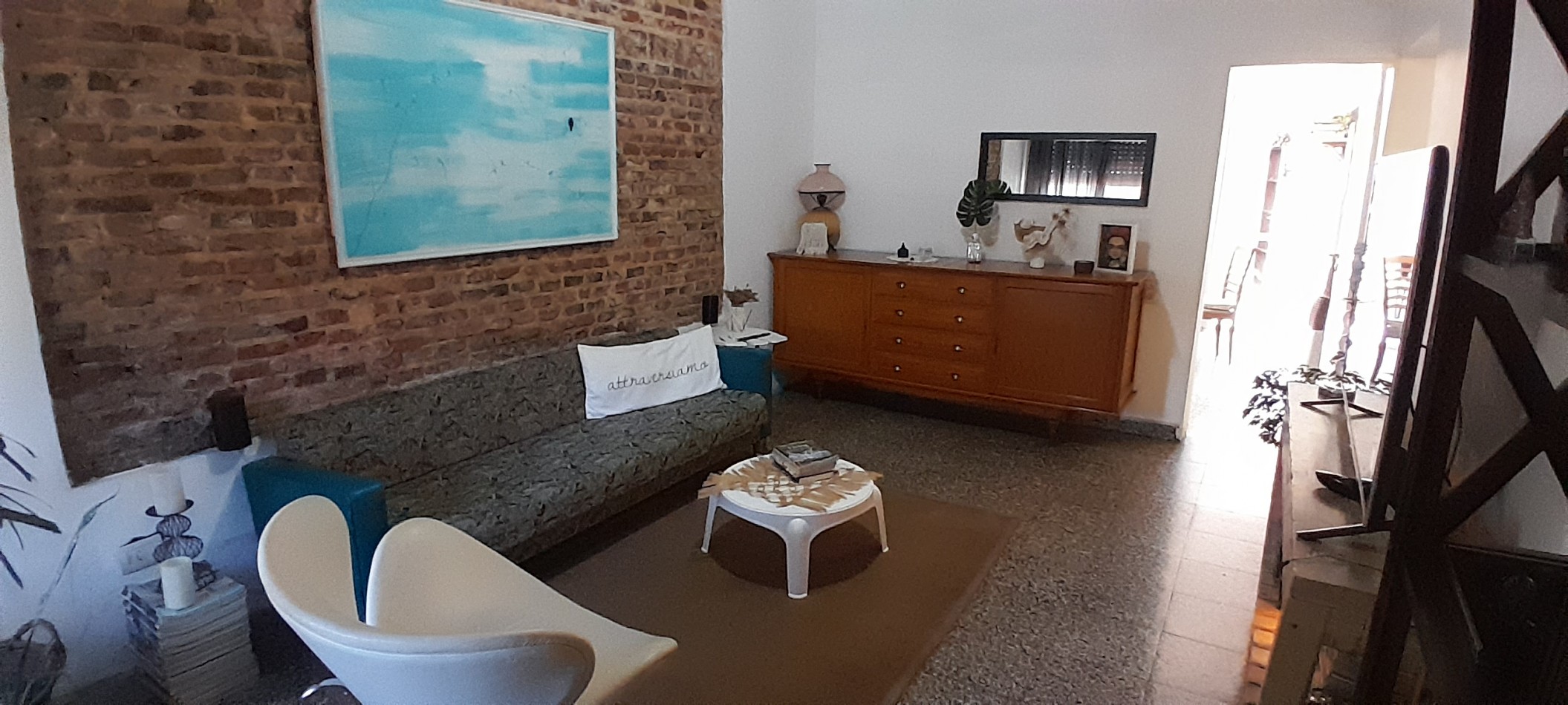 VENTA-CASA 2 DORMITORIOS- JARDIN ARBOLADO- IMPECABLE