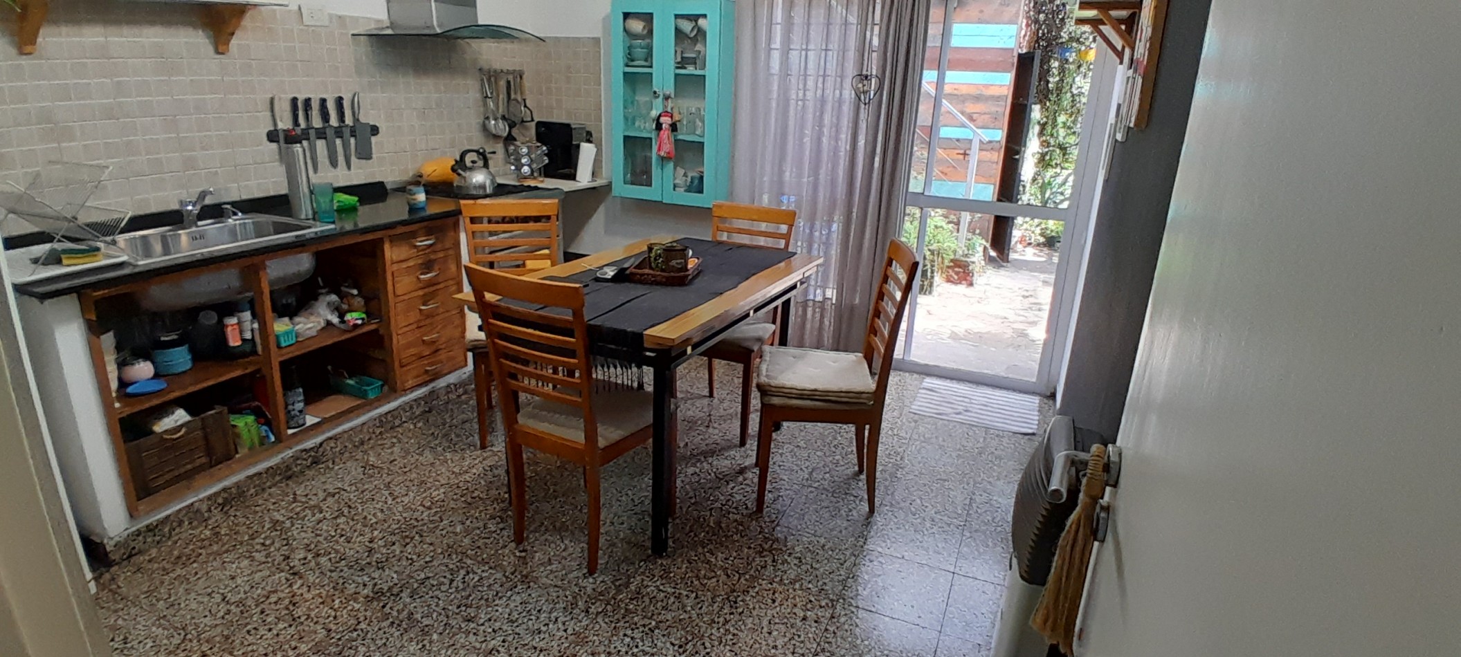 VENTA-CASA 2 DORMITORIOS- JARDIN ARBOLADO- IMPECABLE