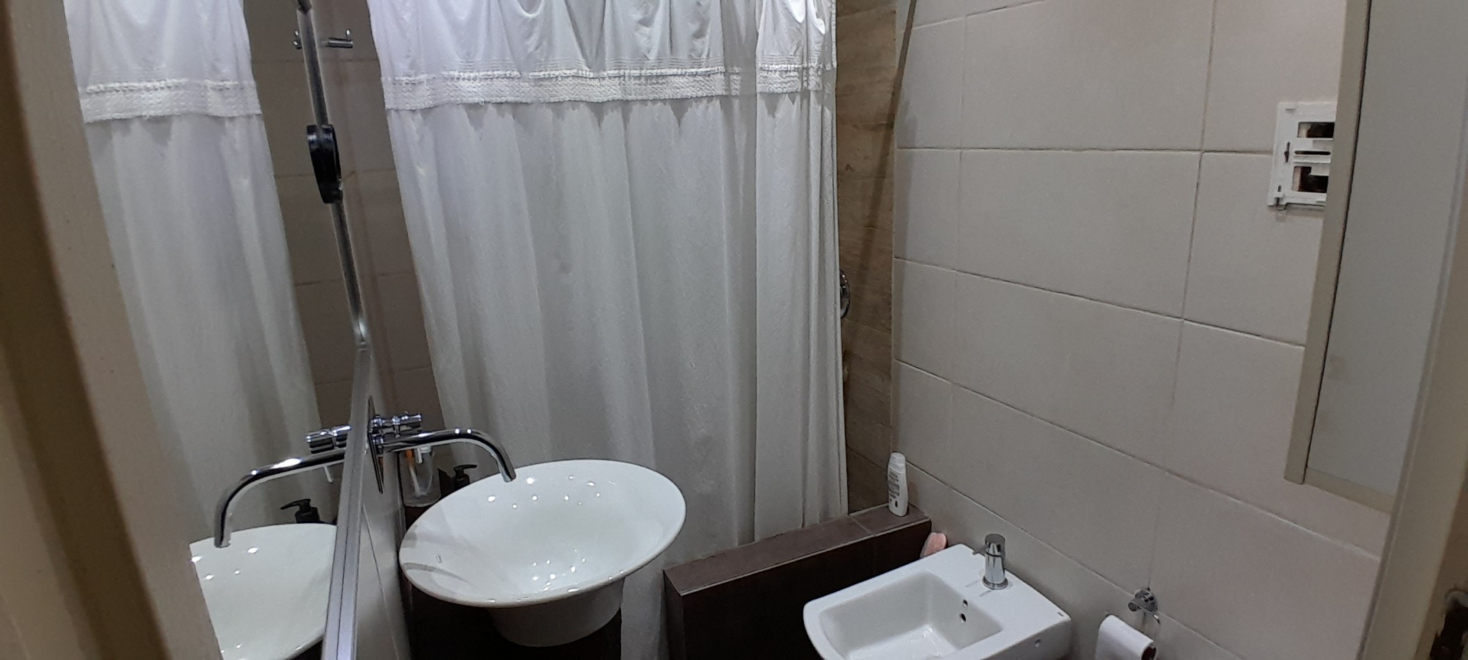 VENTA-CASA 2 DORMITORIOS- JARDIN ARBOLADO- IMPECABLE