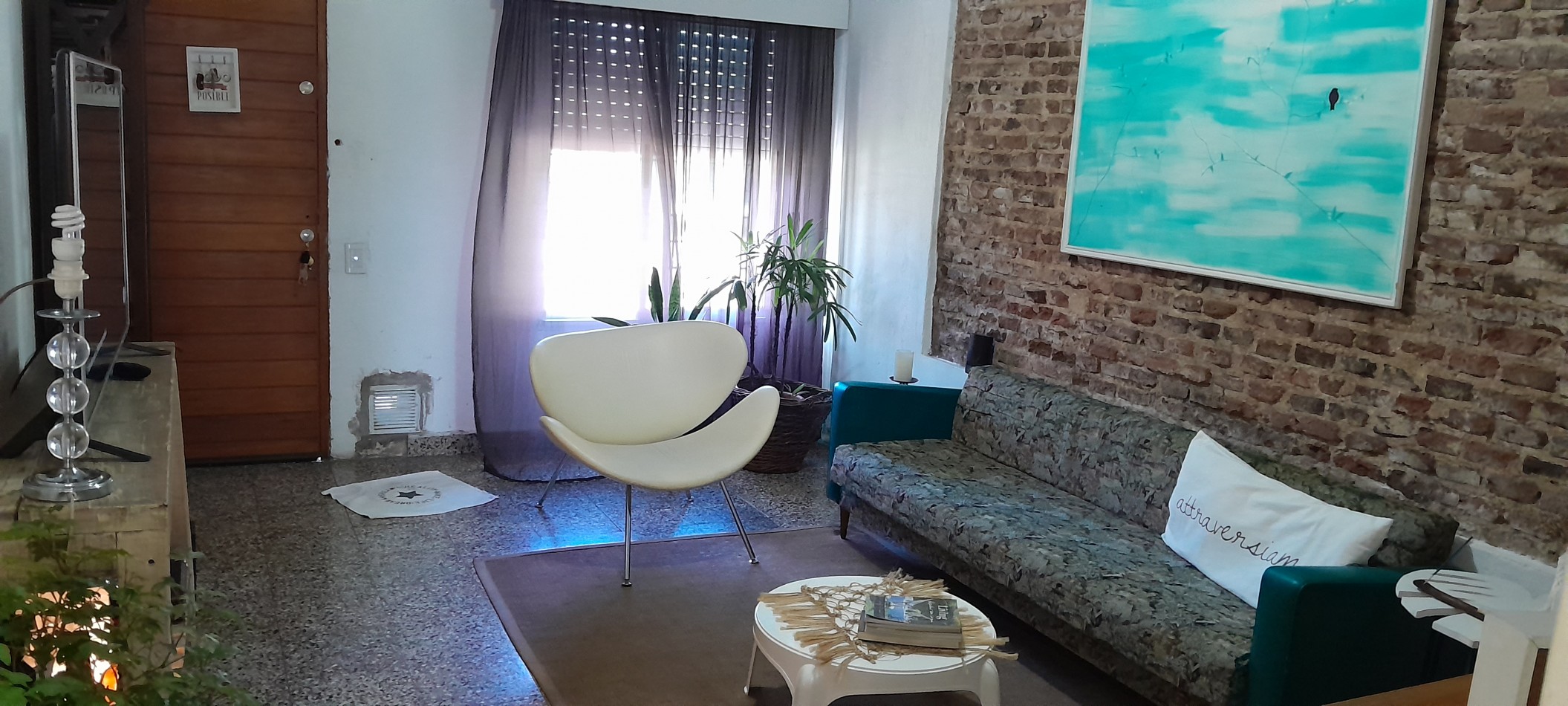 VENTA-CASA 2 DORMITORIOS- JARDIN ARBOLADO- IMPECABLE