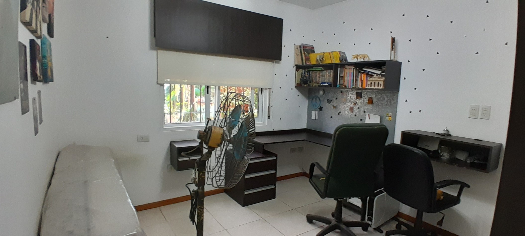 VENTA-CASA 2 DORMITORIOS- JARDIN ARBOLADO- IMPECABLE