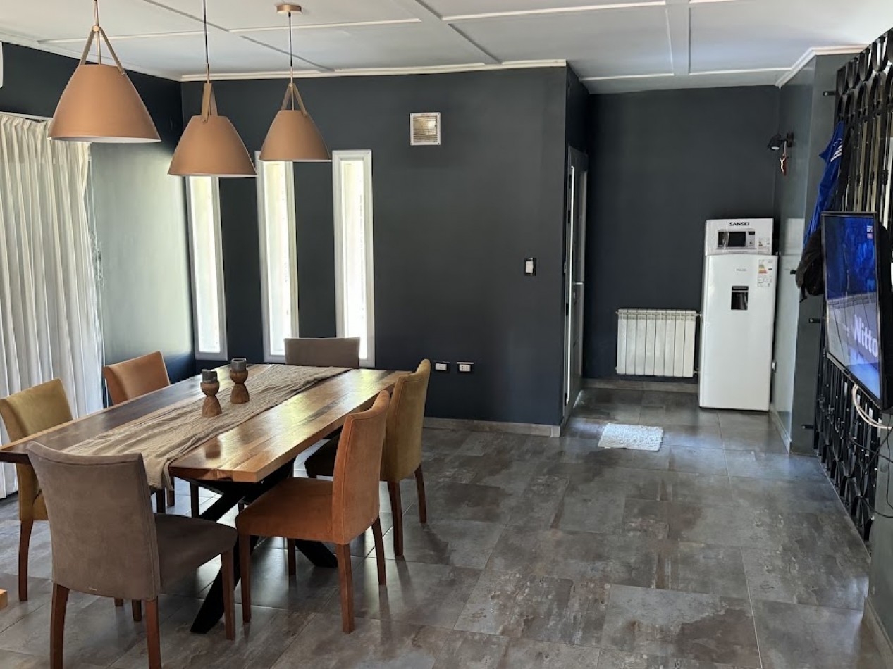 CASA-ALDAO-3 DORMITORIOS-PISCINA