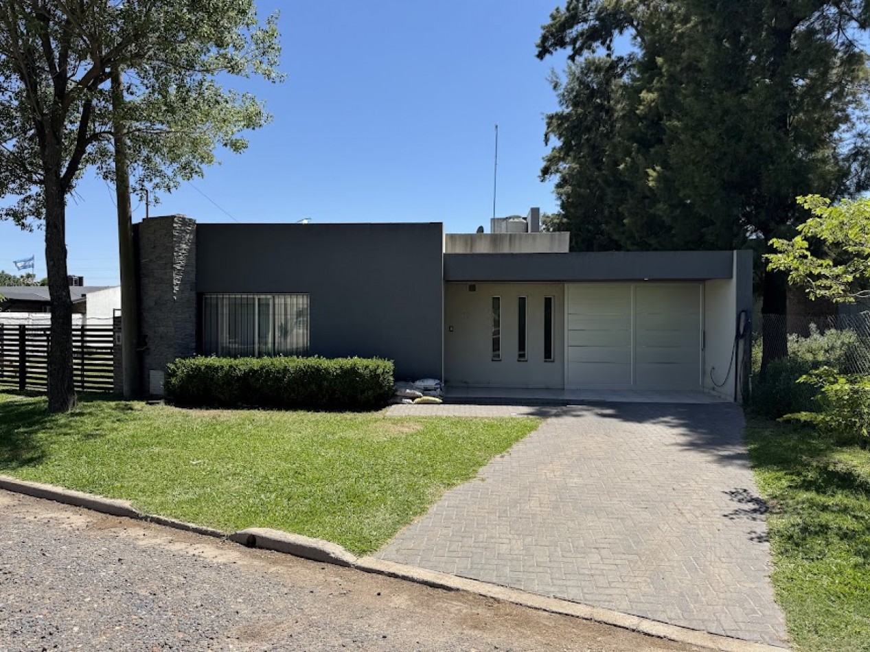 CASA-ALDAO-3 DORMITORIOS-PISCINA