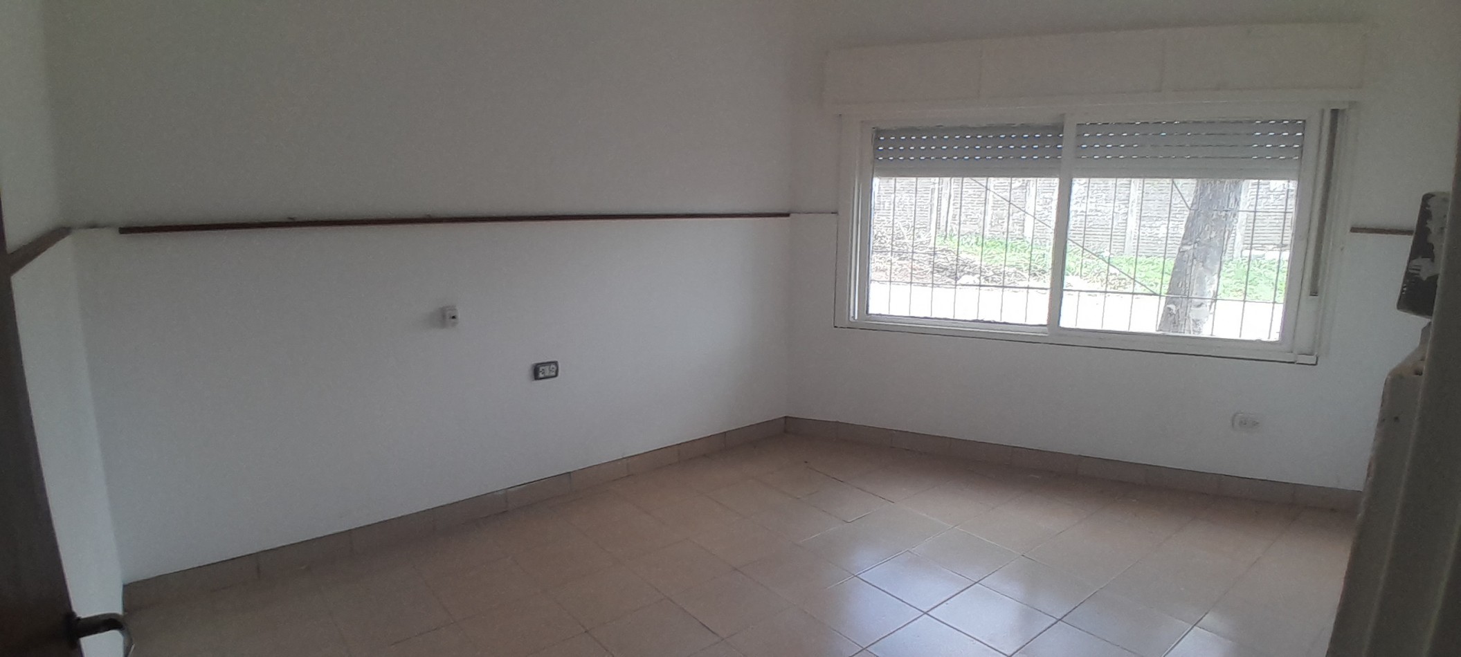 VENTA-CASA 2 DORMITORIOS-COCHERA AMPLIA-MUY BUEN ESTADO-ALQUILADA