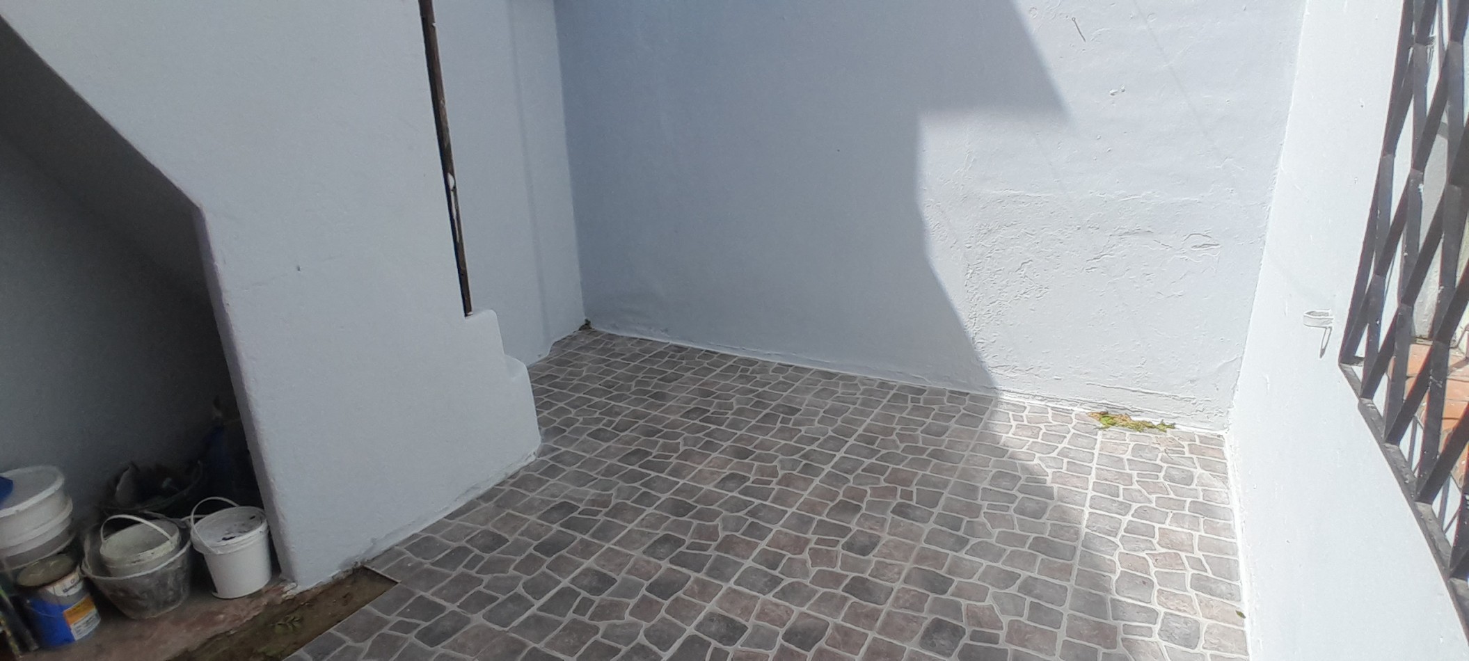 VENTA-CASA 2 DORMITORIOS-COCHERA AMPLIA-MUY BUEN ESTADO-ALQUILADA