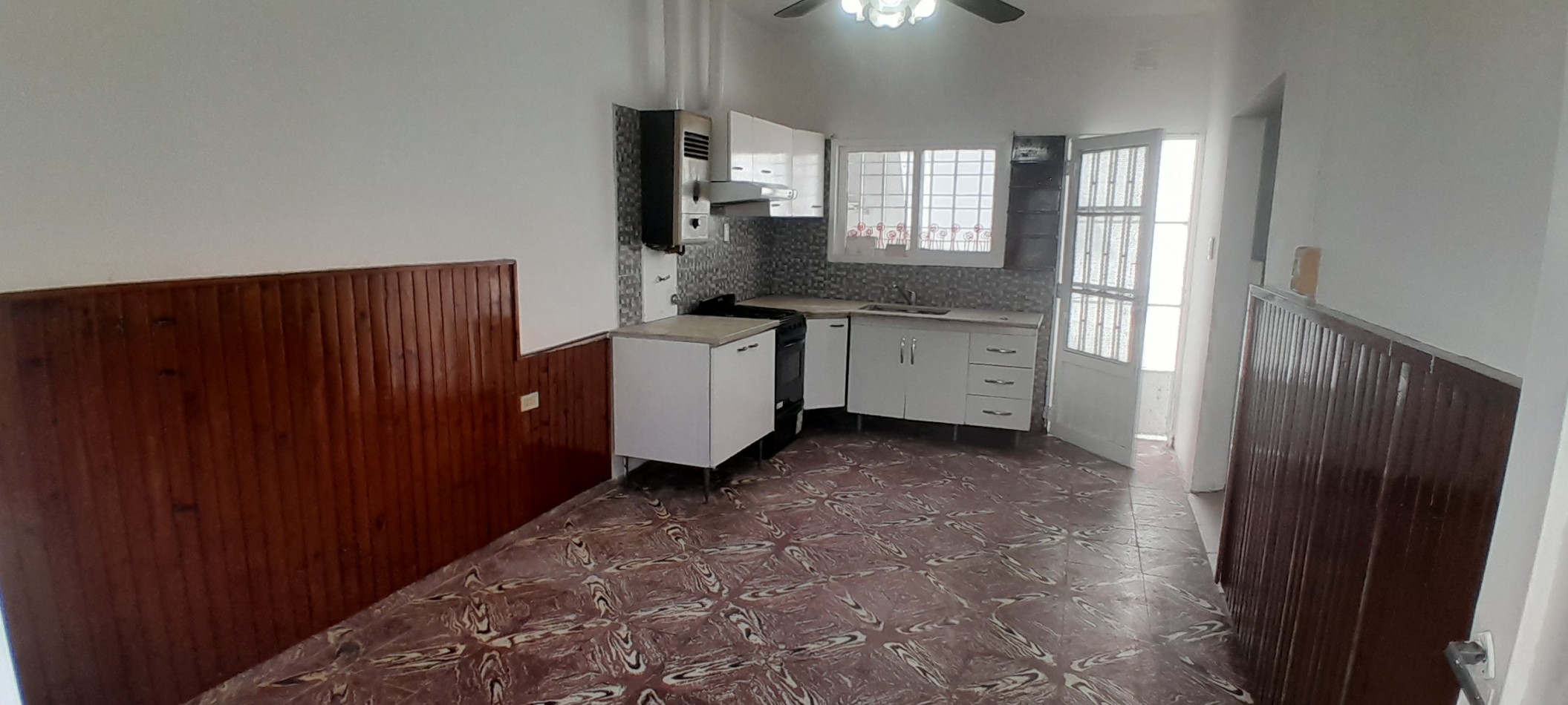 VENTA-CASA 2 DORMITORIOS-COCHERA AMPLIA-MUY BUEN ESTADO-ALQUILADA