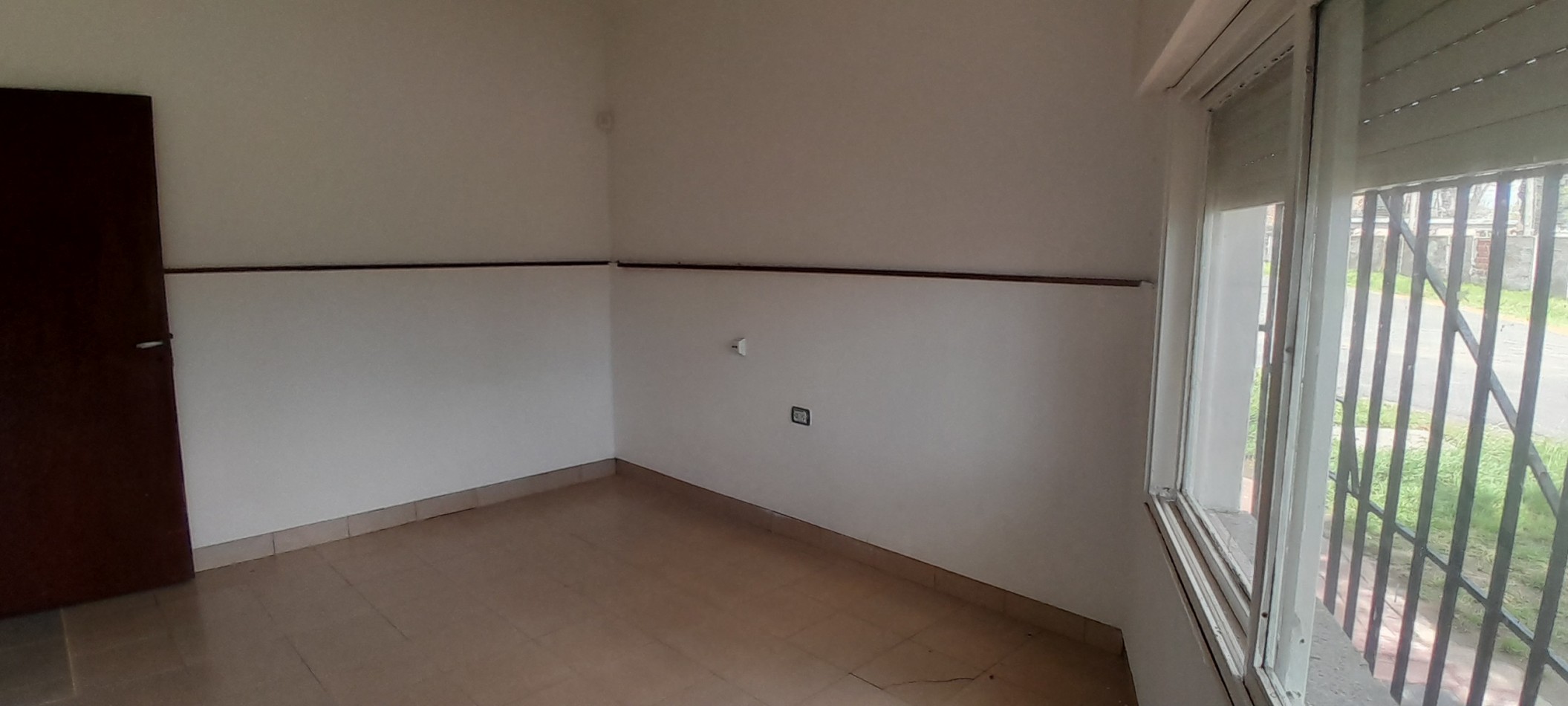 VENTA-CASA 2 DORMITORIOS-COCHERA AMPLIA-MUY BUEN ESTADO-ALQUILADA