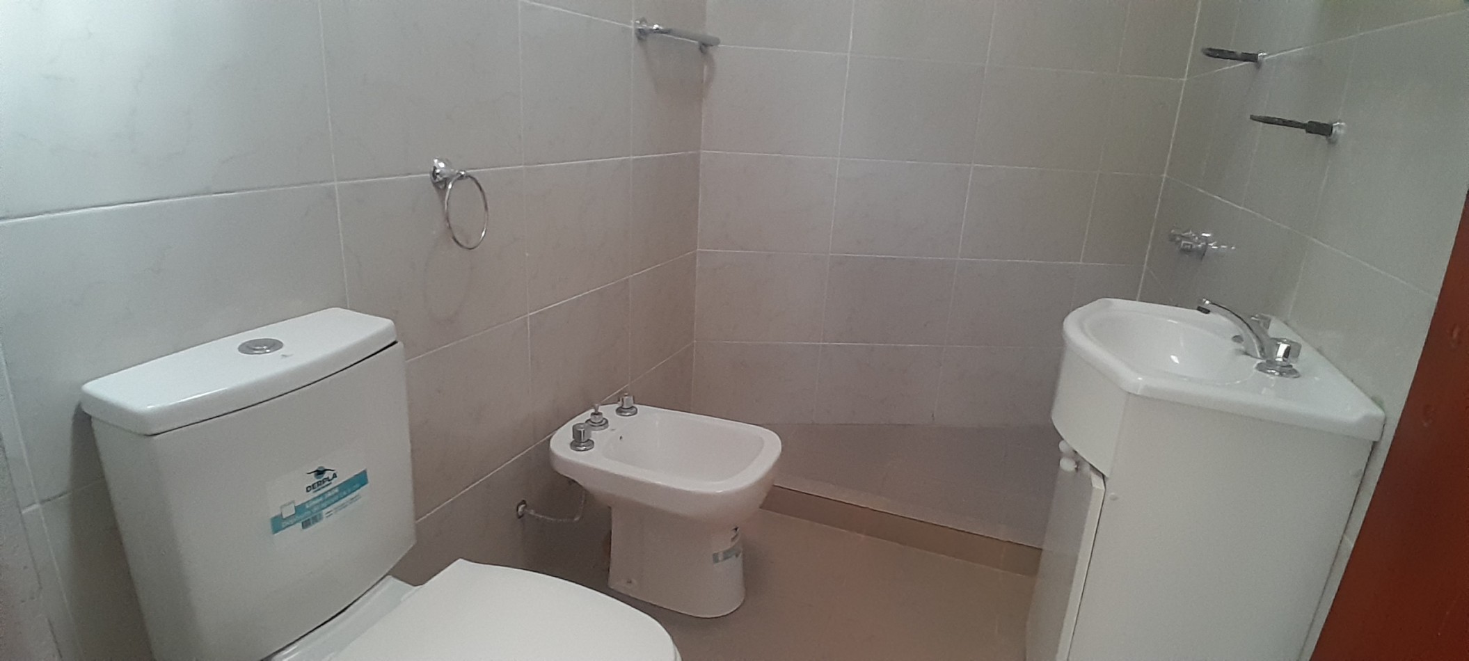 VENTA-CASA 2 DORMITORIOS-COCHERA AMPLIA-MUY BUEN ESTADO-ALQUILADA