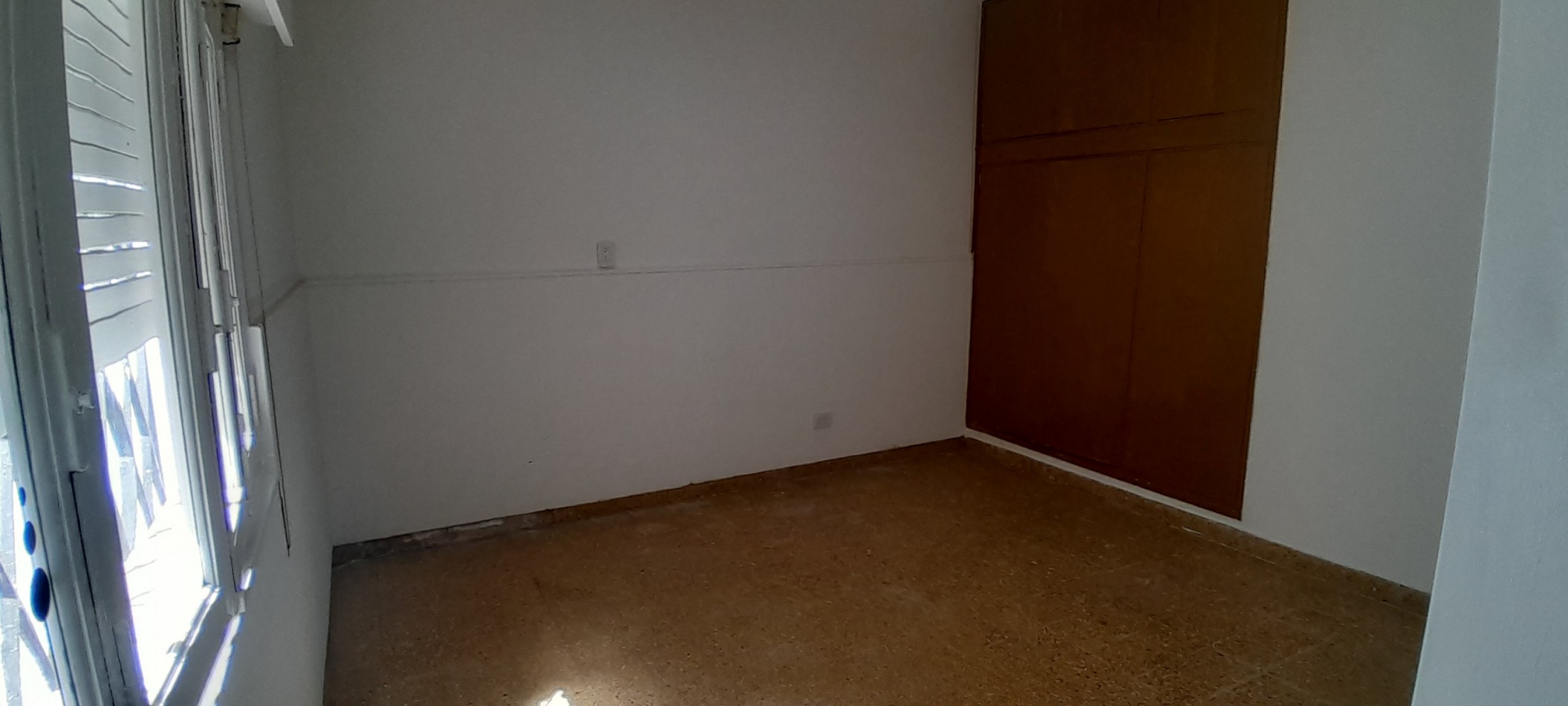 VENTA-CASA 2 DORMITORIOS-COCHERA AMPLIA-MUY BUEN ESTADO-ALQUILADA