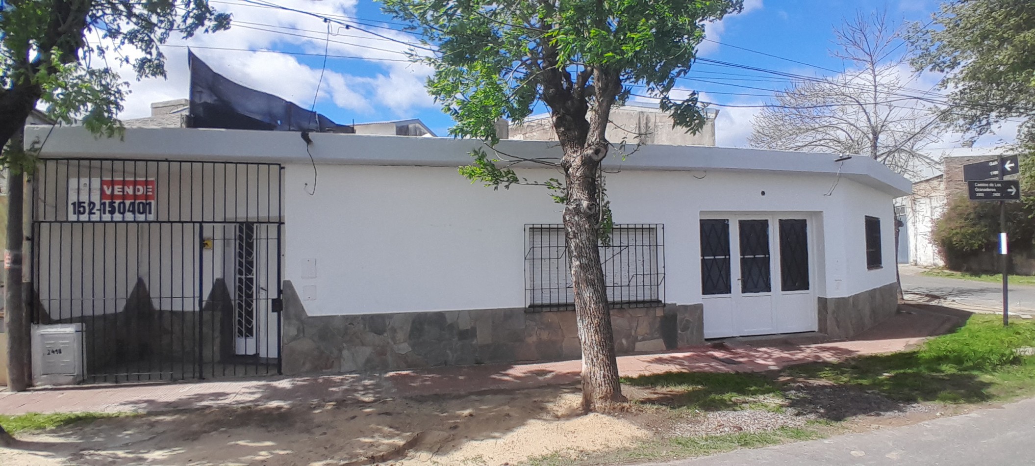 VENTA-CASA 2 DORMITORIOS-COCHERA AMPLIA-MUY BUEN ESTADO-ALQUILADA