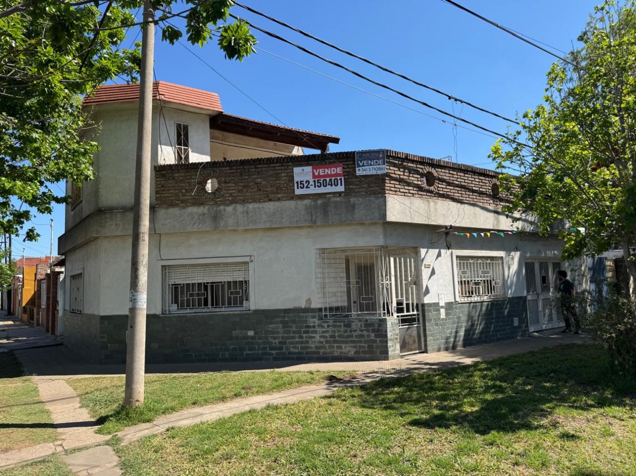 VENTA-CASA AMPLIA-3 DORMITORIOS-COCHERA