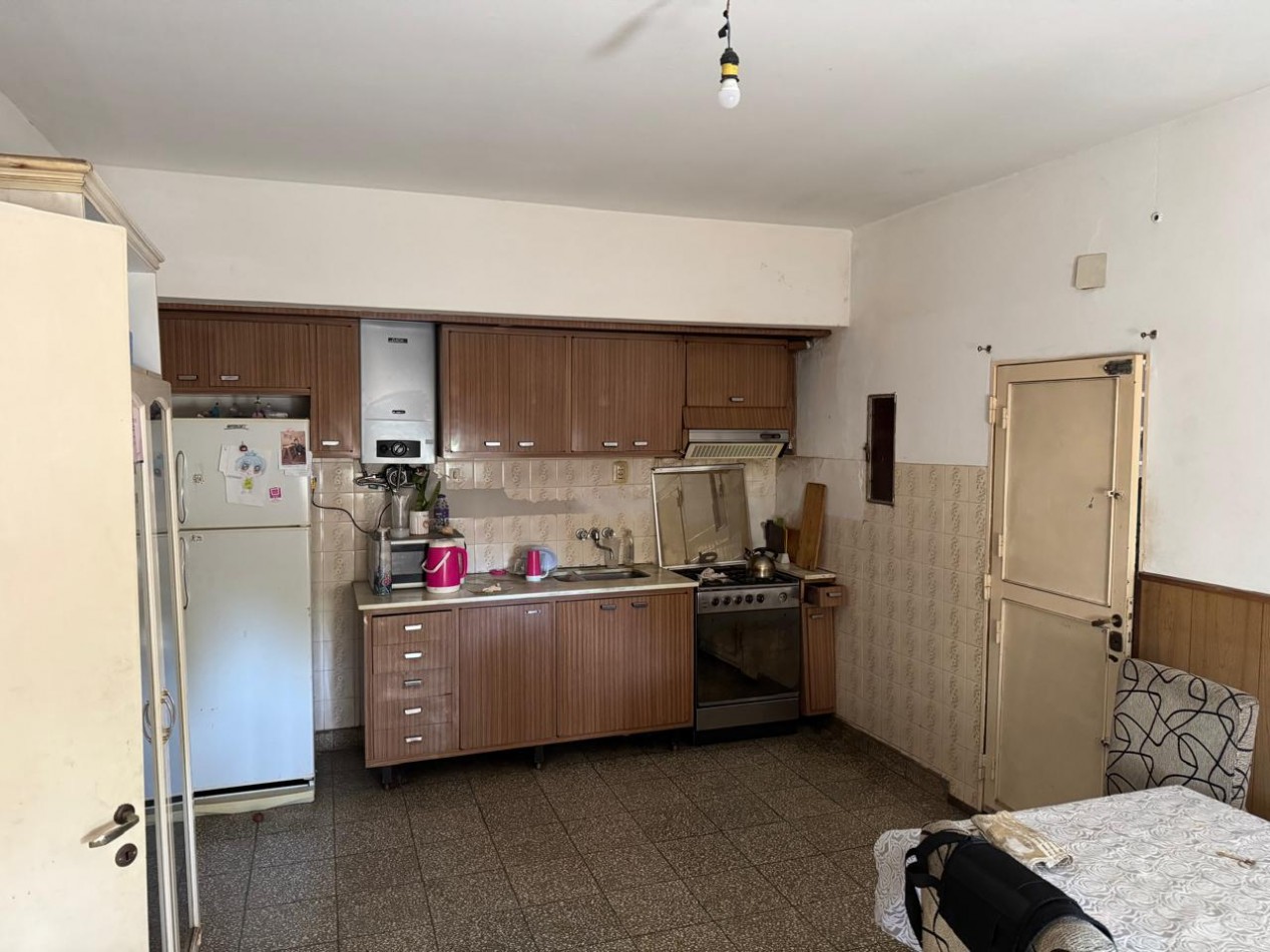 VENTA-CASA AMPLIA-3 DORMITORIOS-COCHERA