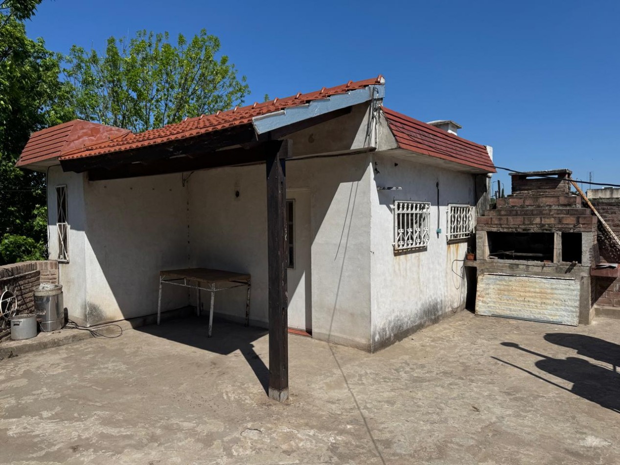 VENTA-CASA AMPLIA-3 DORMITORIOS-COCHERA