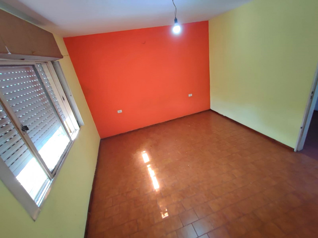 VENTA-CASA AMPLIA-3 DORMITORIOS-COCHERA