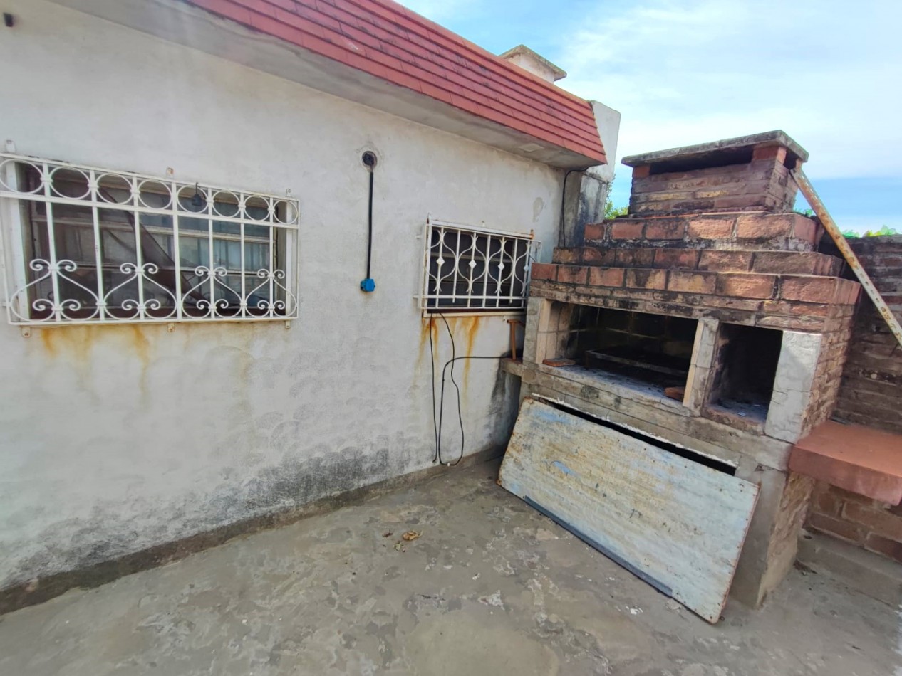 VENTA-CASA AMPLIA-3 DORMITORIOS-COCHERA