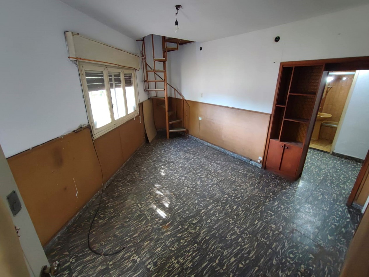 VENTA-CASA AMPLIA-3 DORMITORIOS-COCHERA