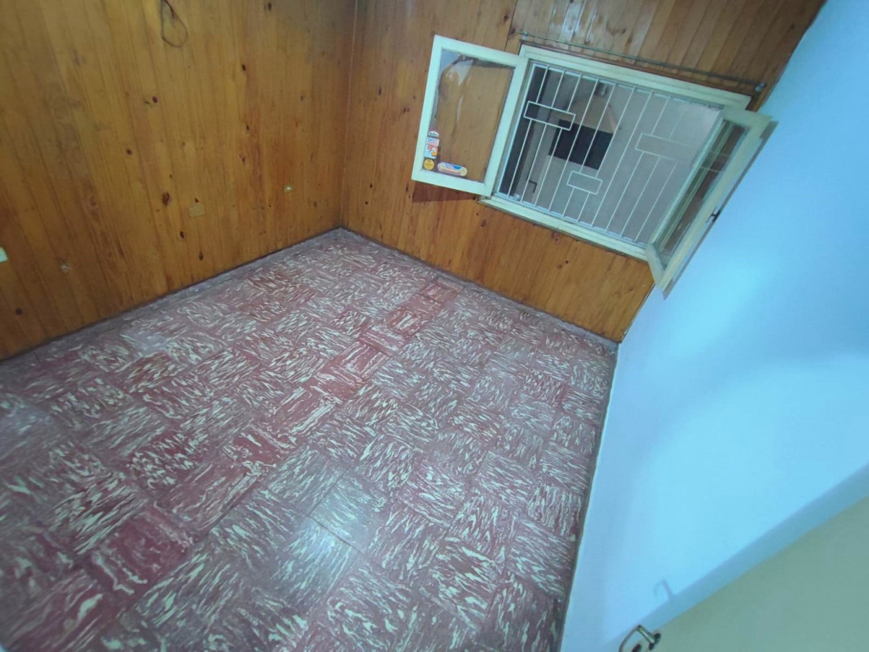 VENTA-CASA AMPLIA-3 DORMITORIOS-COCHERA