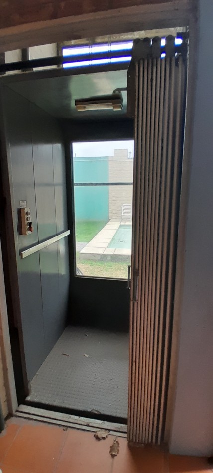 VENTA-ALBERDI-CASA CON PARQUE ARBOLADO-POSIBILIDAD DE INVERSION-UNIDAD INSTITUCIONAL