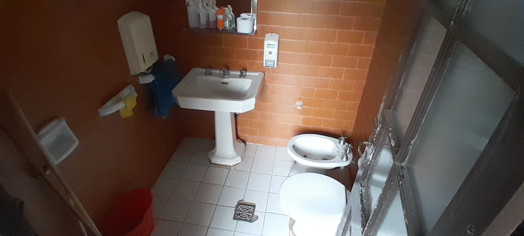 VENTA-ALBERDI-CASA CON PARQUE ARBOLADO-POSIBILIDAD DE INVERSION-UNIDAD INSTITUCIONAL