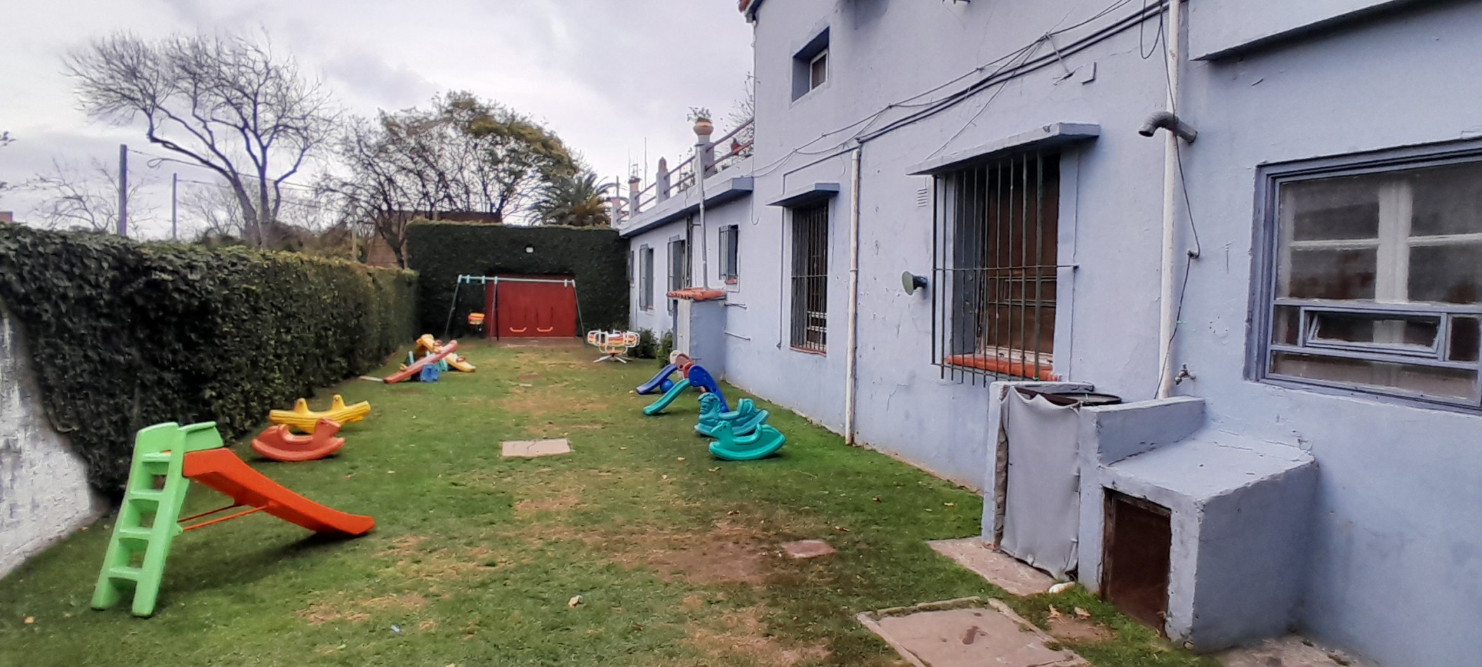 VENTA-ALBERDI-CASA CON PARQUE ARBOLADO-POSIBILIDAD DE INVERSION-UNIDAD INSTITUCIONAL