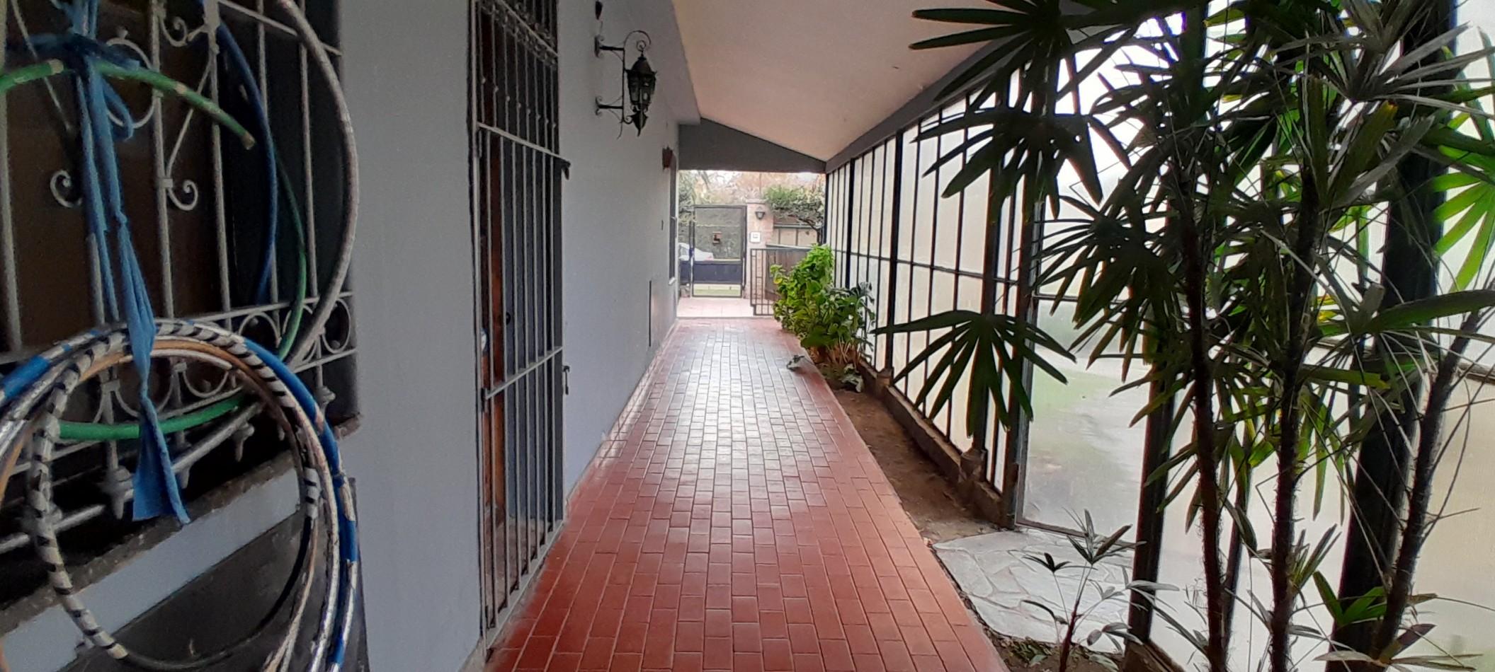 VENTA-ALBERDI-CASA CON PARQUE ARBOLADO-POSIBILIDAD DE INVERSION-UNIDAD INSTITUCIONAL