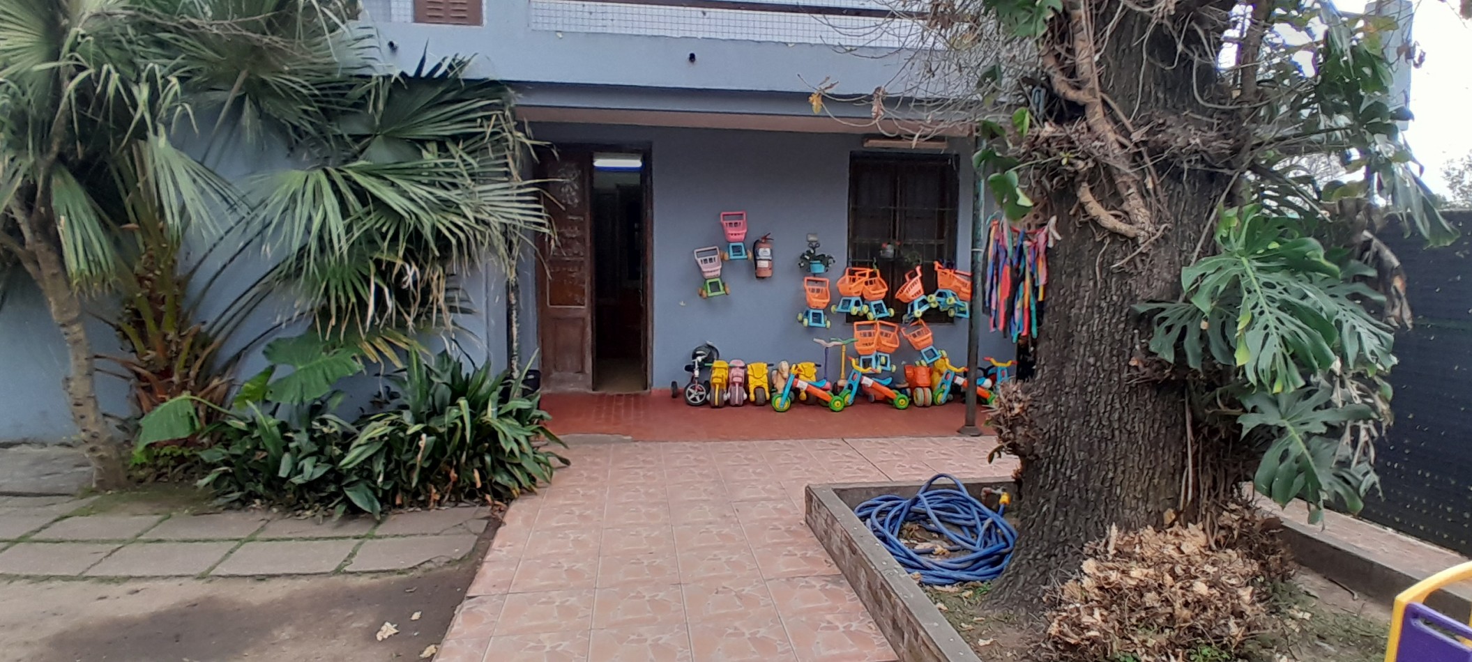 VENTA-ALBERDI-CASA CON PARQUE ARBOLADO-POSIBILIDAD DE INVERSION-UNIDAD INSTITUCIONAL