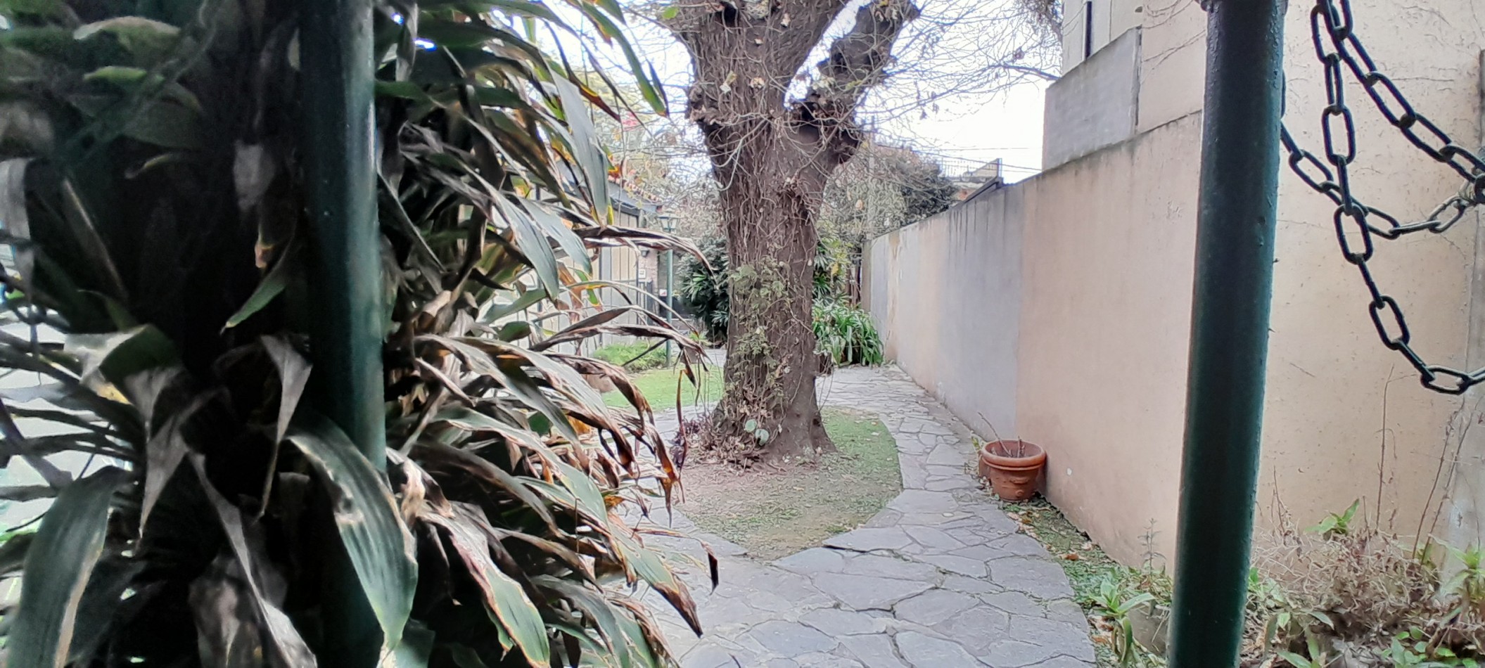 VENTA-ALBERDI-CASA CON PARQUE ARBOLADO-POSIBILIDAD DE INVERSION-UNIDAD INSTITUCIONAL