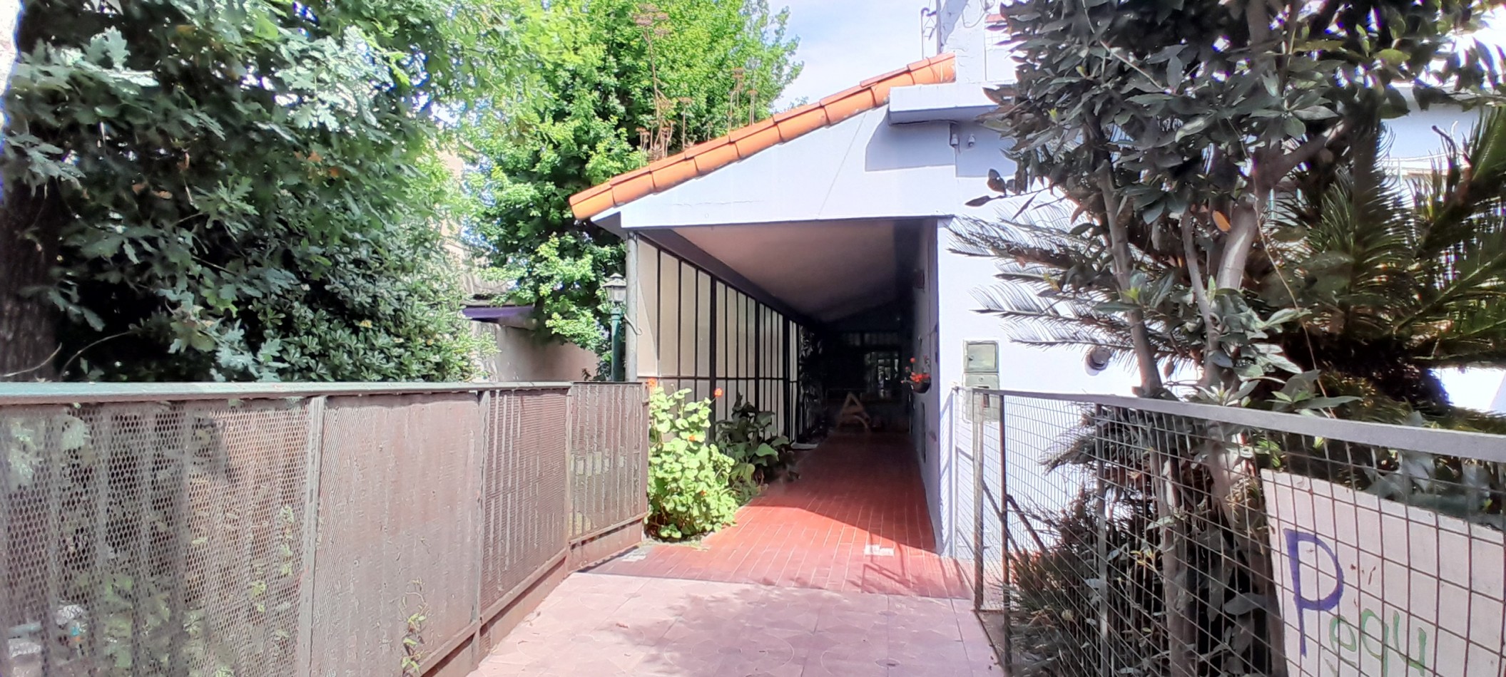 VENTA-ALBERDI-CASA CON PARQUE ARBOLADO-POSIBILIDAD DE INVERSION-UNIDAD INSTITUCIONAL