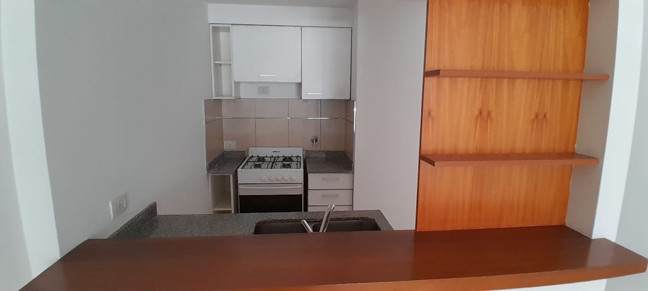 VENTA-MONOAMBIENTE CON 2 PATIOS-JUJUY 1800