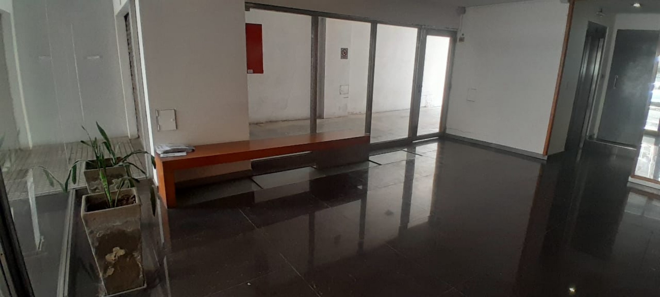 VENTA-MONOAMBIENTE CON 2 PATIOS-JUJUY 1800
