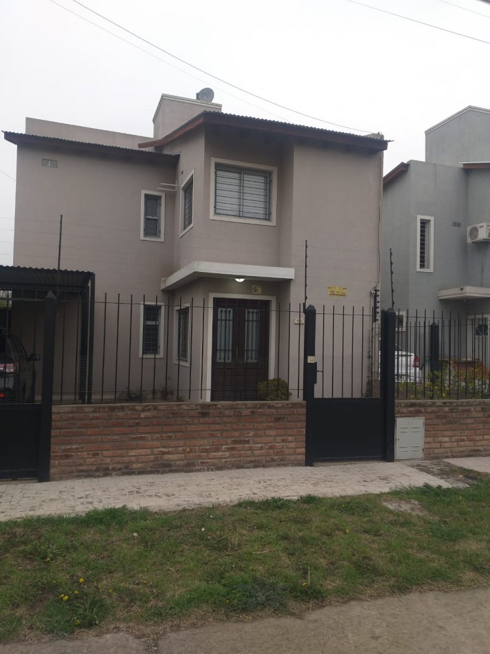 ALQUILER-BARRIO TANGO-CASA 2 DORMITORIOS-COCHERA-JARDIN