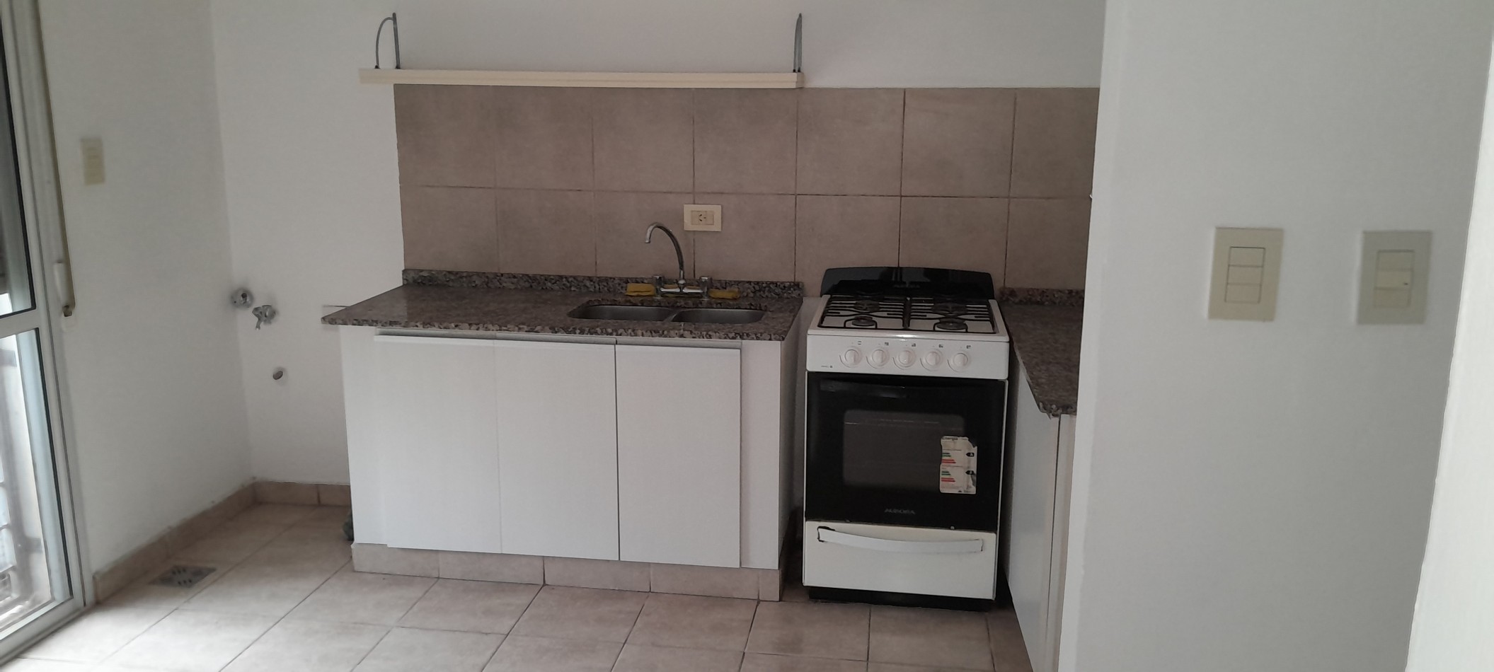 ALQUILER-BARRIO TANGO-CASA 2 DORMITORIOS-COCHERA-JARDIN