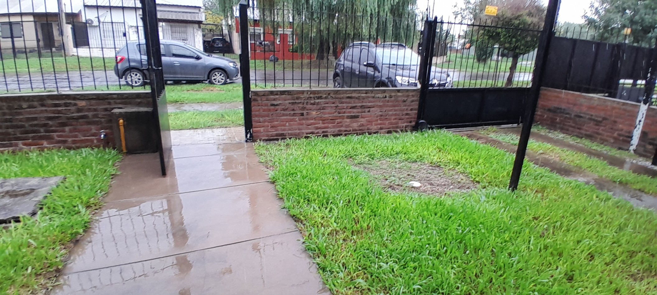 ALQUILER-BARRIO TANGO-CASA 2 DORMITORIOS-COCHERA-JARDIN