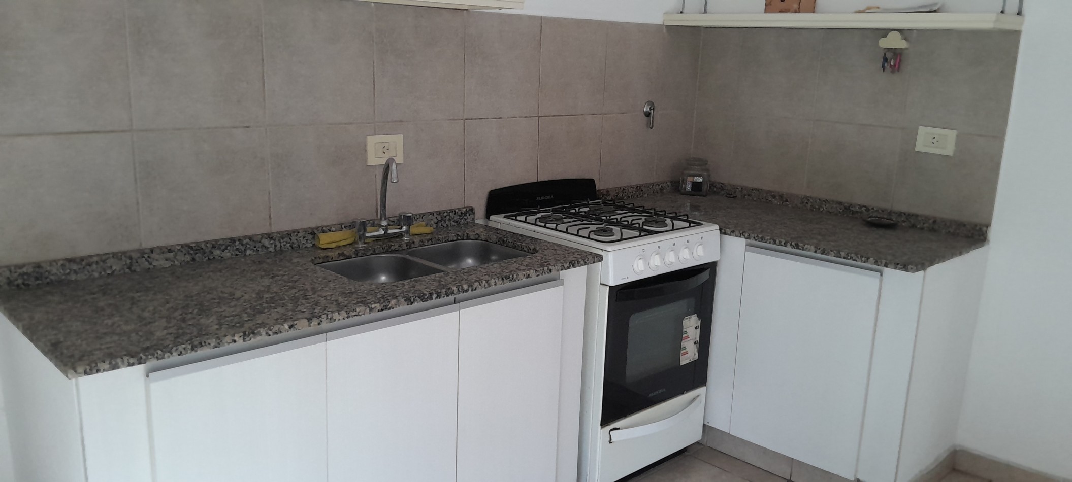 ALQUILER-BARRIO TANGO-CASA 2 DORMITORIOS-COCHERA-JARDIN