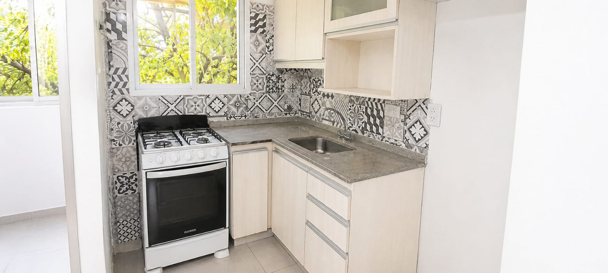 ALQUILER-PARAGUAY 1700-1 DORMITORIO-SEMI PISO-IMPECABLE