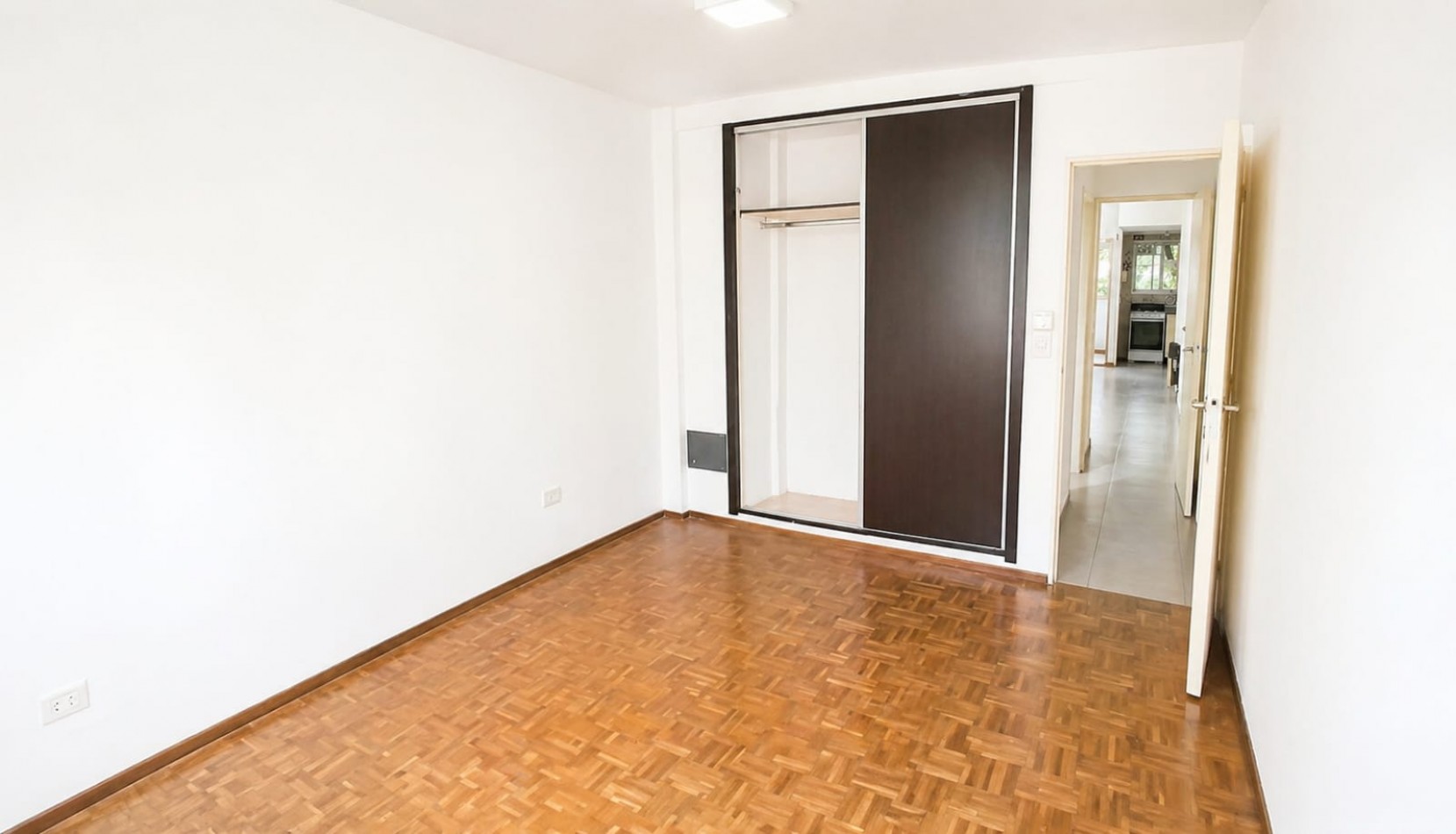 ALQUILER-PARAGUAY 1700-1 DORMITORIO-SEMI PISO-IMPECABLE