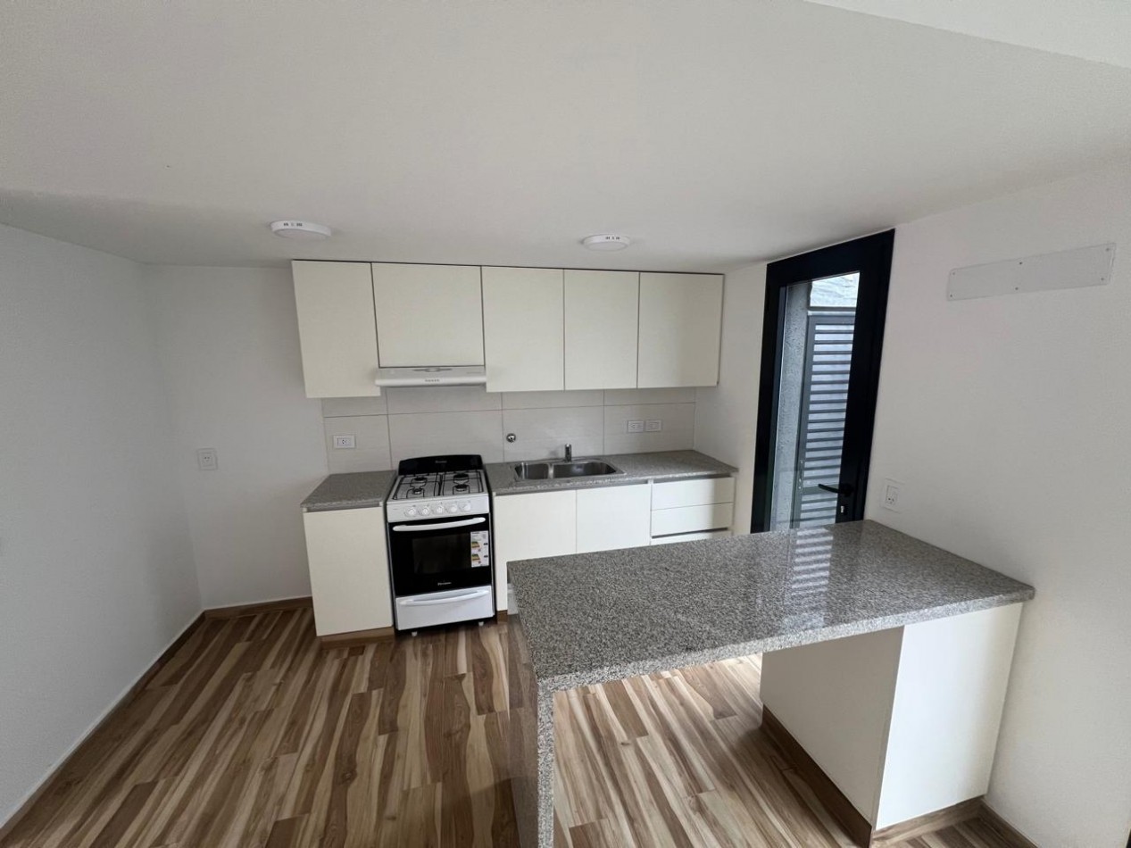 ALQUILER-PUEBLO ESTHER- AV. SAN MARTIN 2100-CASAS 2 y 3 DORMITORIOS-COCHERA