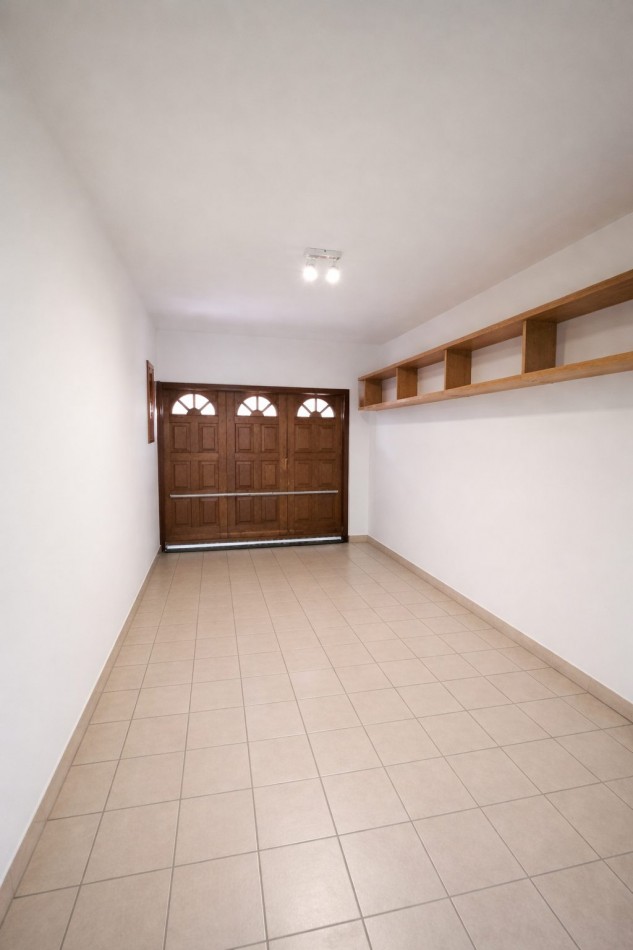 VENTA-CASA-CHUBUT 6700-3 DORMITORIOS-COCHERA-JARDIN