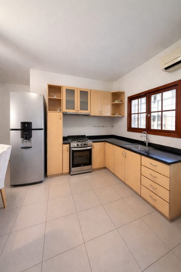 VENTA-CASA-CHUBUT 6700-3 DORMITORIOS-COCHERA-JARDIN