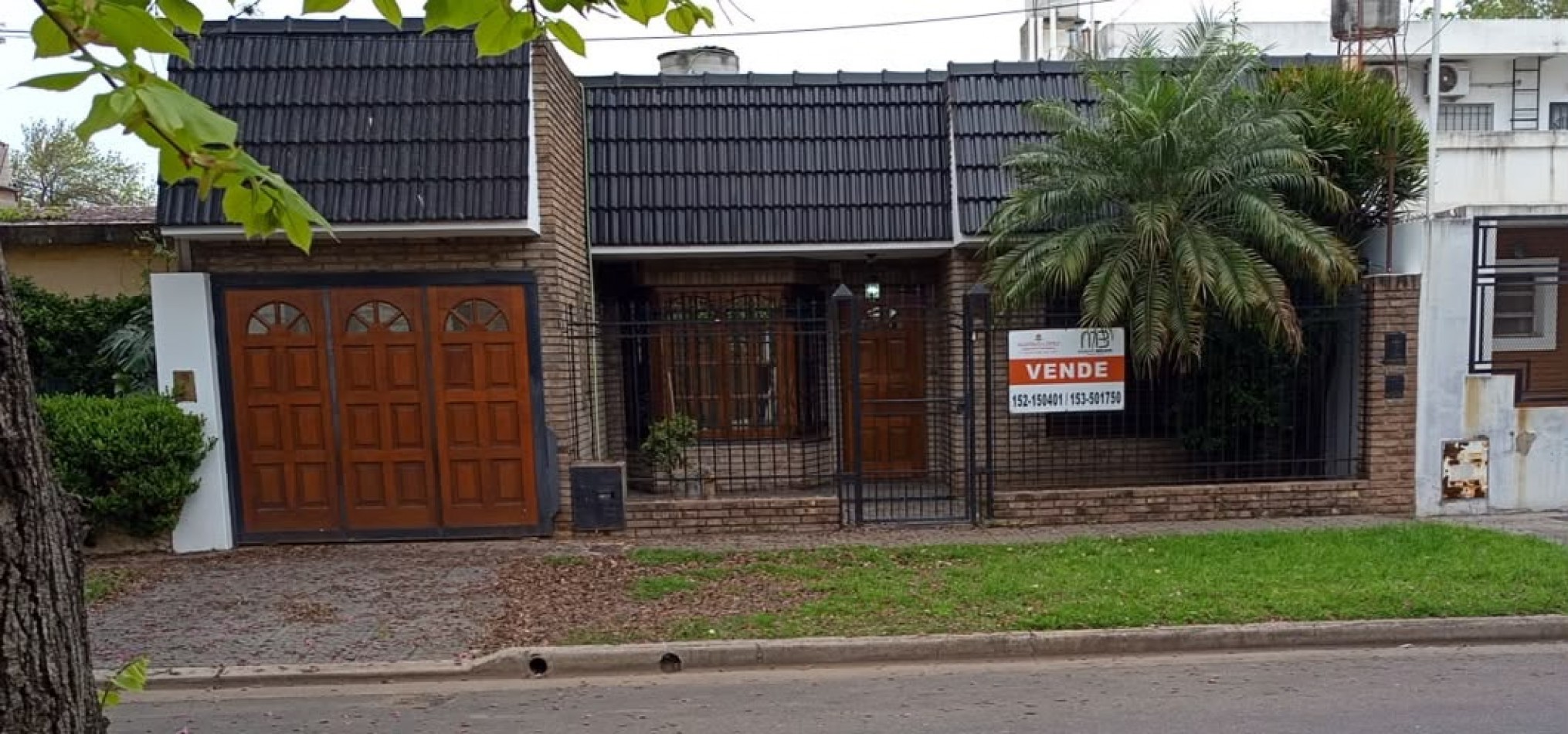 VENTA-CASA-CHUBUT 6700-3 DORMITORIOS-COCHERA-JARDIN