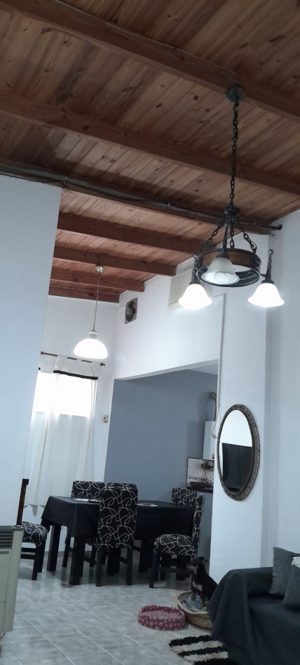 VENTA-CASA 2 PLANTAS-INGRESOS INDEPENDIENTE-REFORMADA