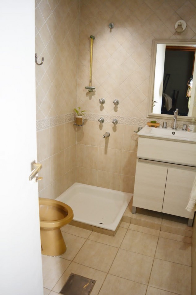 VENTA-FISHERTON-CASA 2 DORMITORIOS-IMPECABLE